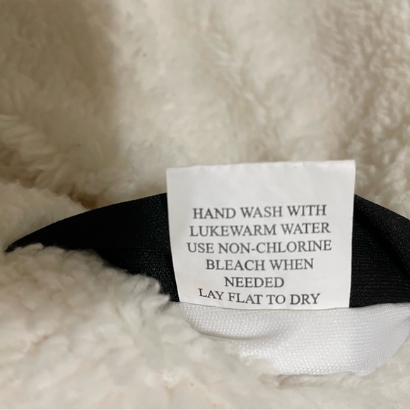 Women’s C.C. Exclusives fuzzy vest cream size small - Picture 7 of 7